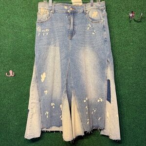 🌟SALE 283 NWOT Oli & Hali Cropped Distressed Jeans
